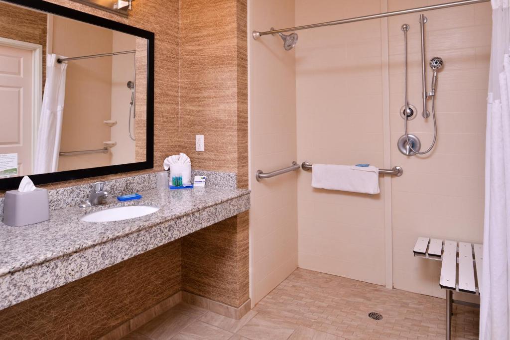 Holiday Inn Express & Suites Ironton an IHG Hotel - image 3