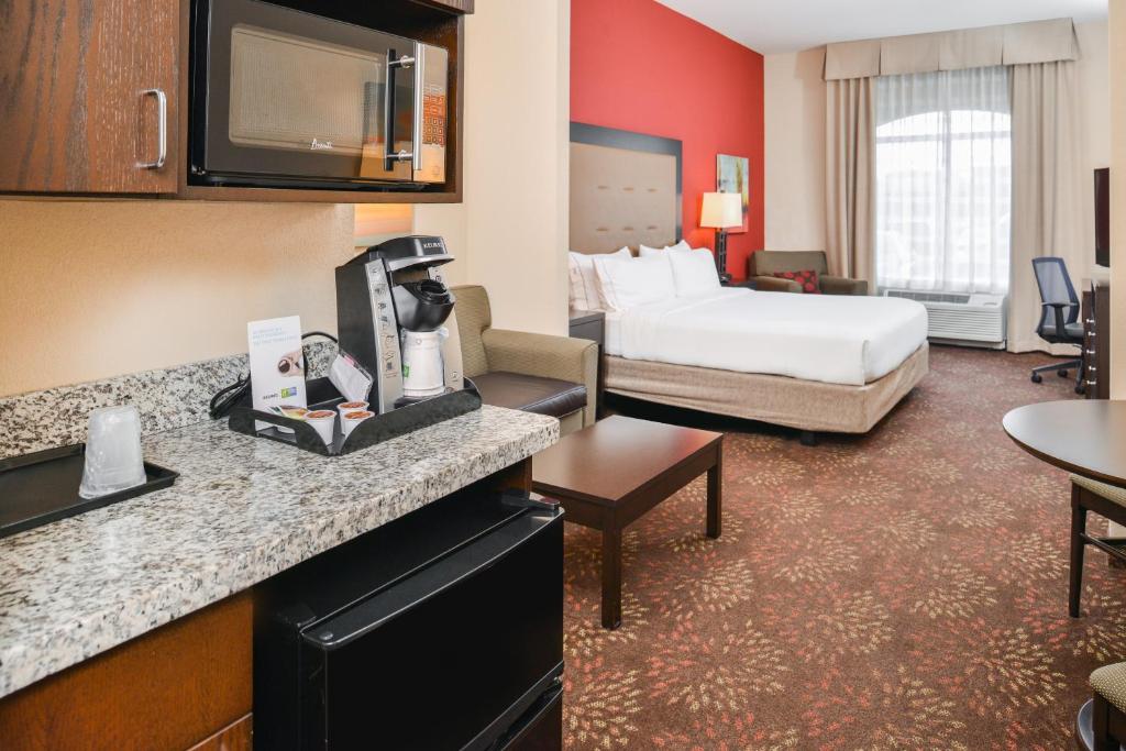 Holiday Inn Express & Suites Ironton an IHG Hotel - image 6