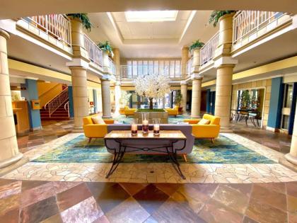 Atrium Hotel Orange County - image 9