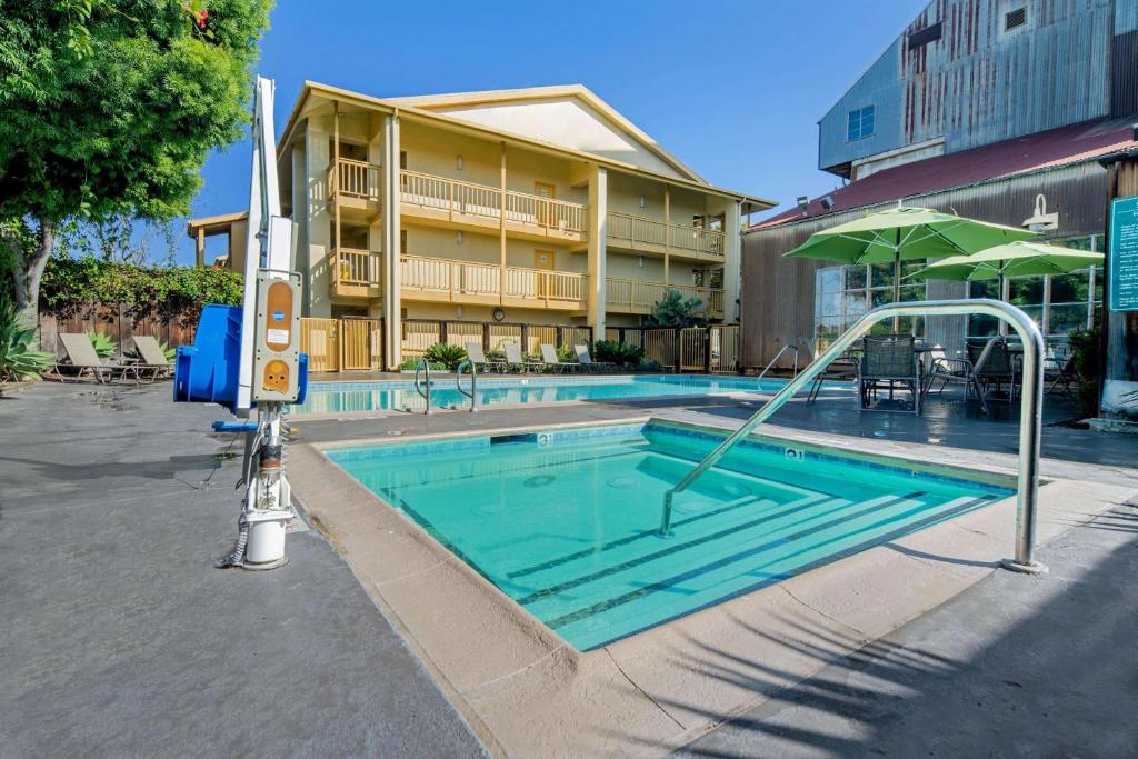 La Quinta by Wyndham Irvine Spectrum - main image