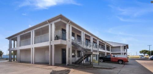 Motel 6 Irving - Loop 12 - image 2
