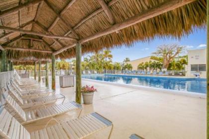 Executive Bay Club Condos - image 8