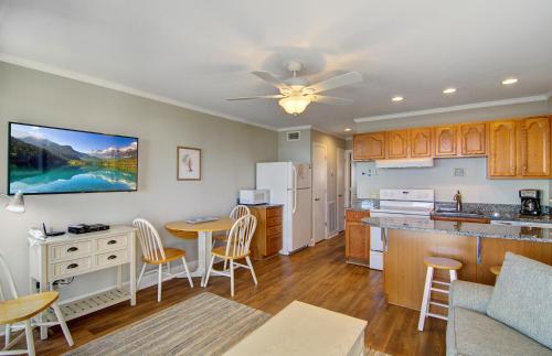 Sea Cabin 318-B - main image