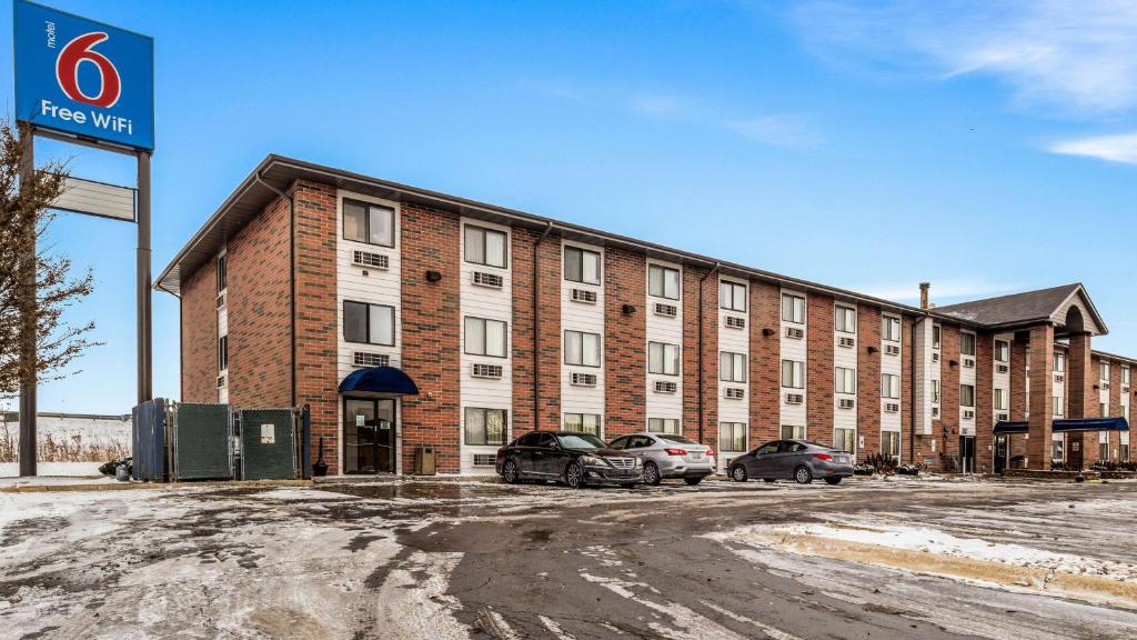 Motel 6-Elk Grove Village IL - main image