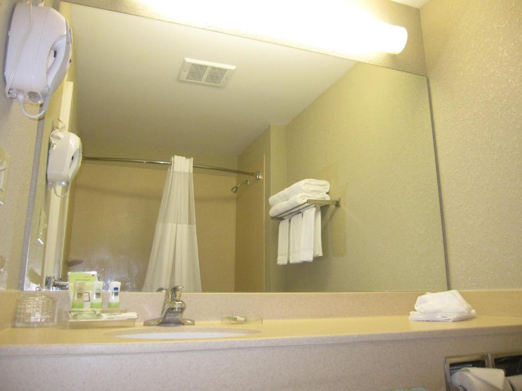 Country Inn & Suites by Radisson Ithaca NY - image 3