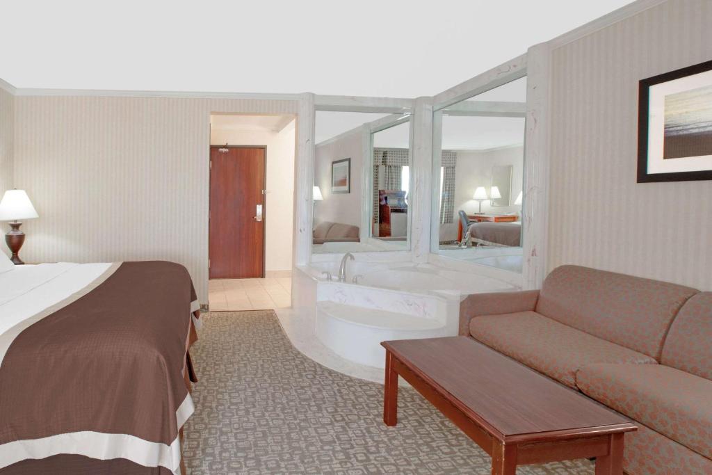 Baymont by Wyndham Jackson - image 7