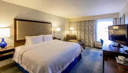 Hampton Inn & Suites Jackson Coliseum - image 12