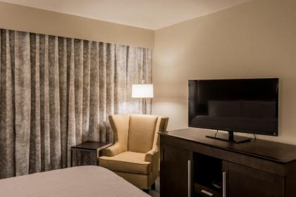 Hampton Inn & Suites Jackson Coliseum - image 14