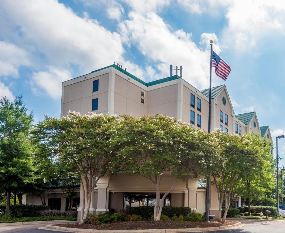 Hampton Inn & Suites Jackson Coliseum - image 2