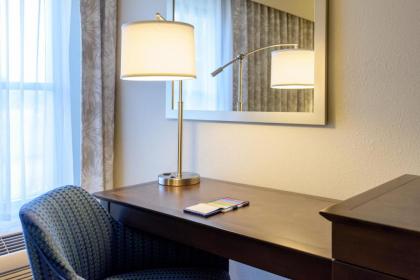Hampton Inn & Suites Jackson Coliseum - image 9