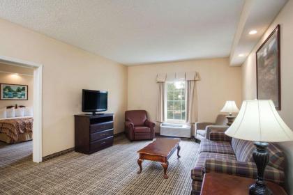 Howard Johnson by Wyndham Jackson - image 10