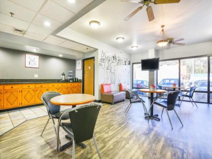 OYO Townhouse Inn Jacksonville AR - image 8