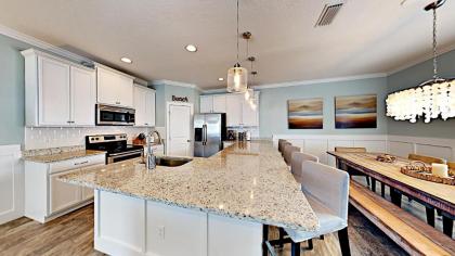 Blue Breeze 4 Bedrooms 3 Bathrooms Sleeps 10 walk to Beach - image 5