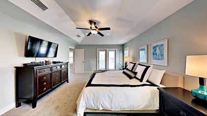 Blue Breeze 4 Bedrooms 3 Bathrooms Sleeps 10 walk to Beach - image 8