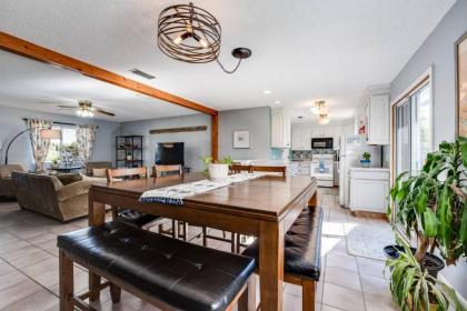 Beach Bungalow 700 - image 14