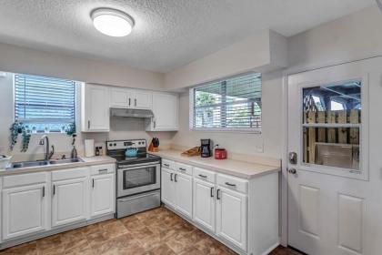 Amazing 1 BR apt - 1 block from Jax Beach! - image 10