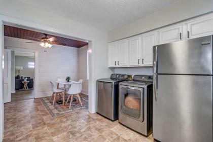 Amazing 1 BR apt - 1 block from Jax Beach! - image 12