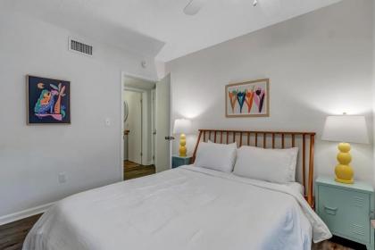 Amazing 1 BR apt - 1 block from Jax Beach! - image 14