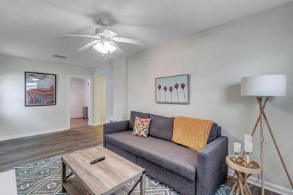Amazing 1 BR apt - 1 block from Jax Beach! - image 3
