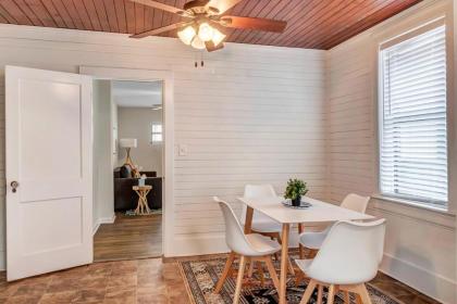 Amazing 1 BR apt - 1 block from Jax Beach! - image 8