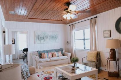 Amazing 4 BR apt - 1 block from Jax Beach! - image 2