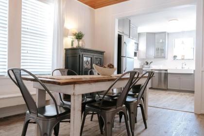 Amazing 4 BR apt - 1 block from Jax Beach! - image 8