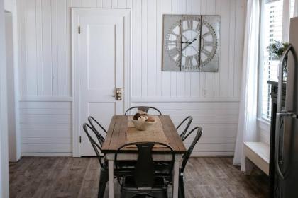 Amazing 4 BR apt - 1 block from Jax Beach! - image 9