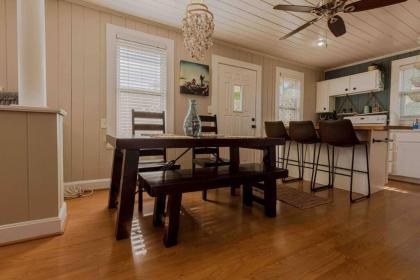 Highrise Bungalow - 2 blocks from Jax Beach! - image 3
