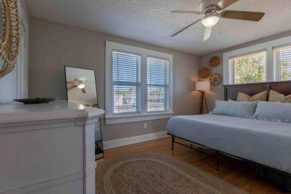 Highrise Bungalow - 2 blocks from Jax Beach! - image 5