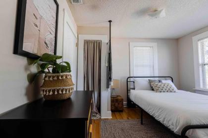 Highrise Bungalow - 2 blocks from Jax Beach! - image 7