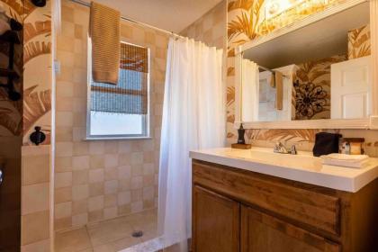 Highrise Bungalow - 2 blocks from Jax Beach! - image 8