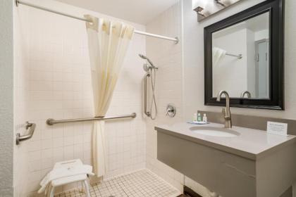 Quality Inn Jacksonville near Camp Lejeune - image 9