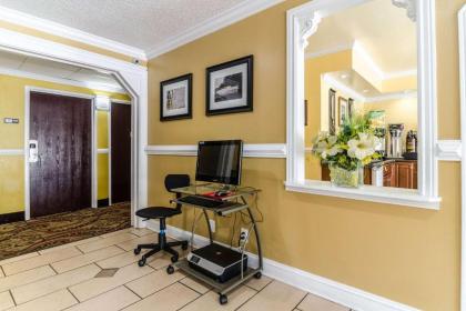 Rodeway Inn & Suites Jacksonville near Camp Lejeune - image 4