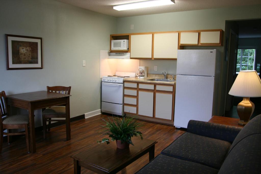 Affordable Suites Jacksonville - main image