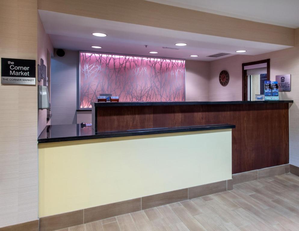 Fairfield Inn & Suites by Marriott Jacksonville - image 3
