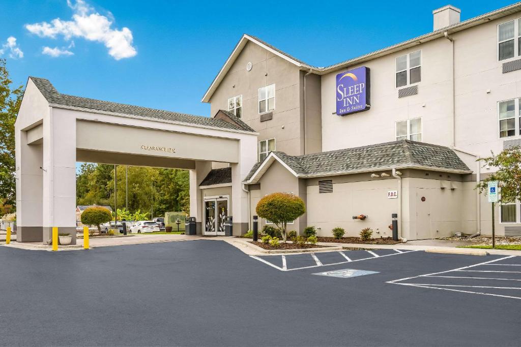 Sleep Inn & Suites Jacksonville near Camp Lejeune - main image