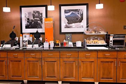 Hampton Inn & Suites Jacksonville - image 2