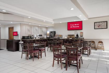 Red Roof Inn & Suites Jacksonville NC - image 8