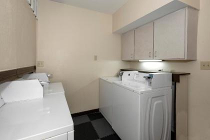 Red Roof Inn & Suites Jacksonville NC - image 9
