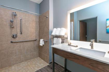 La Quinta by Wyndham Jacksonville Texas - image 11