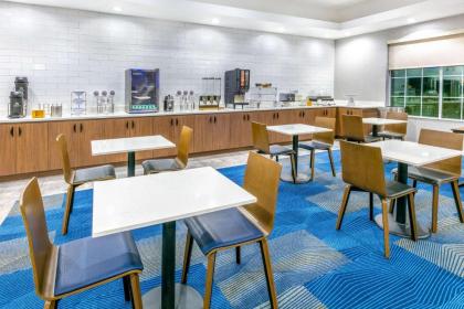 La Quinta by Wyndham Jacksonville Texas - image 12
