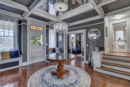 Luxurious mansion in historic Springfield