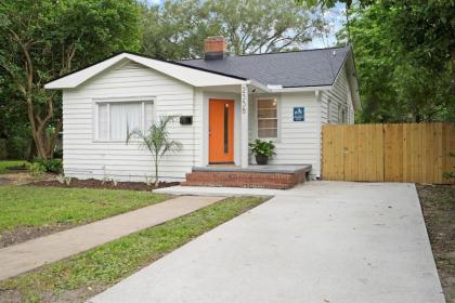 Charming San Marco Bungalow Close to Everything