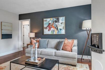 Stylish Condo - 2 block from San Marco