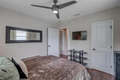Stylish Condo - 2 block from San Marco - image 10