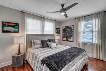 Stylish Condo - 2 block from San Marco - image 12