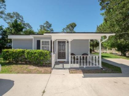 Cute Bungalow-near Mayo Clinic UNF Town Center! in Amelia Island