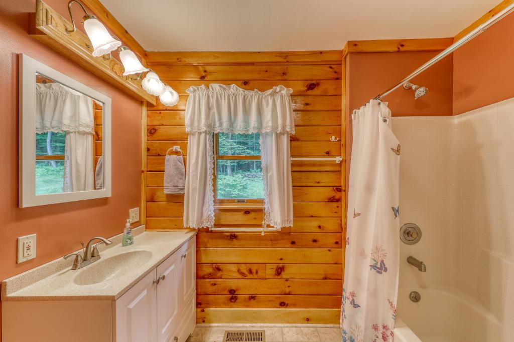 Drop Point Cabin - image 6