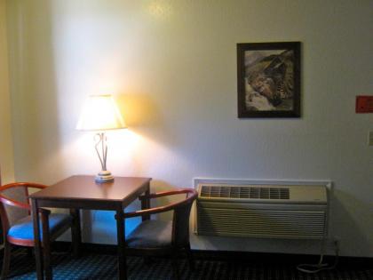 Jamestown Railtown Motel - image 11