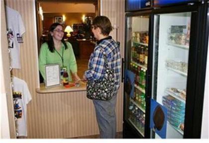 Hampton Inn and Suites Jamestown - image 9